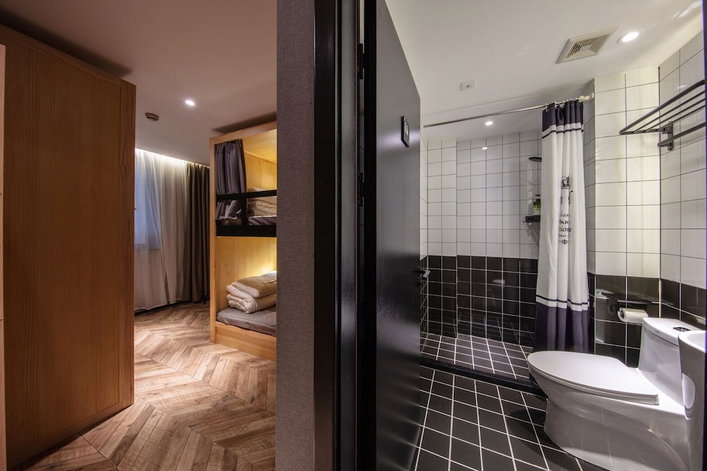 Iforest Hostel - Jing'an Temple Metro Station
