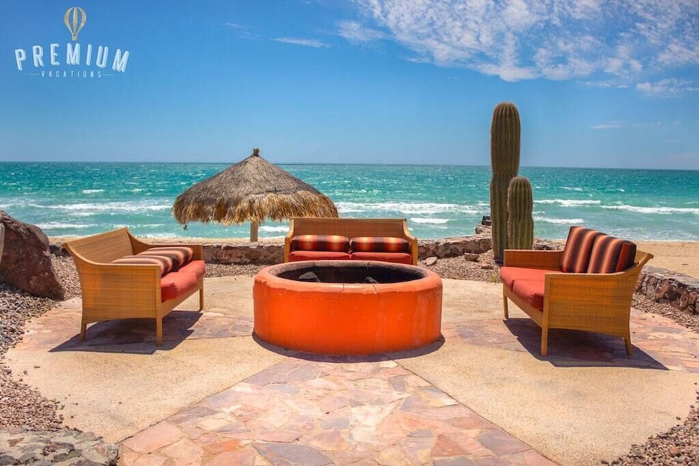 Stylish Condo With Serene Beach Infinity Pool