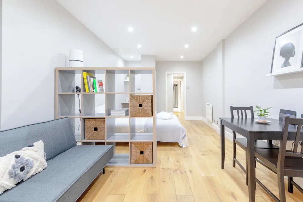 Modern Studio Flat - 1 min to Paddington Station