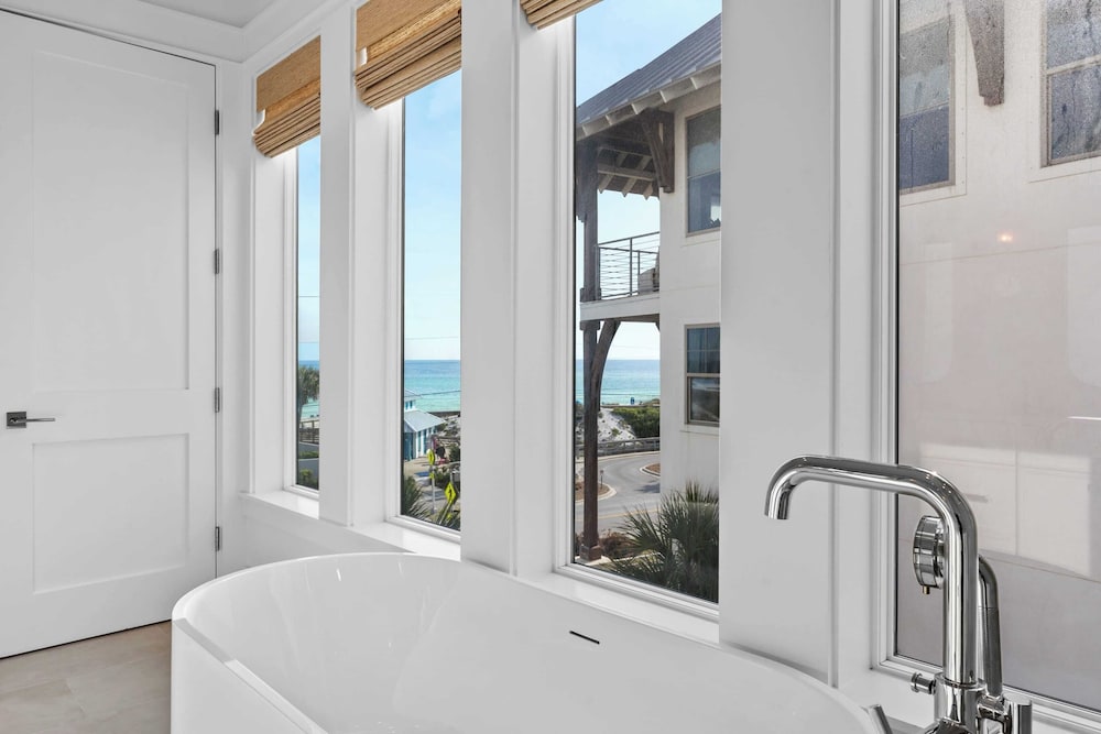 30A Beach Getaway by Avantstay Gulf Views + Pool Golf Cart + Bonfires