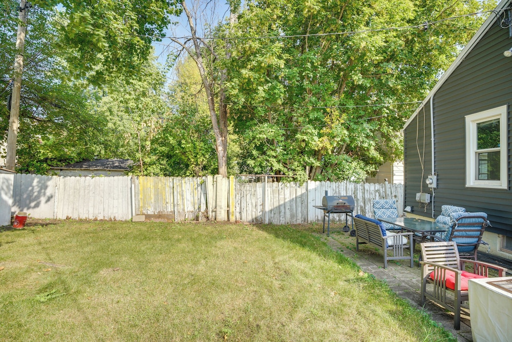 Walk to Main St Fond du Lac: Retreat w/ Yard