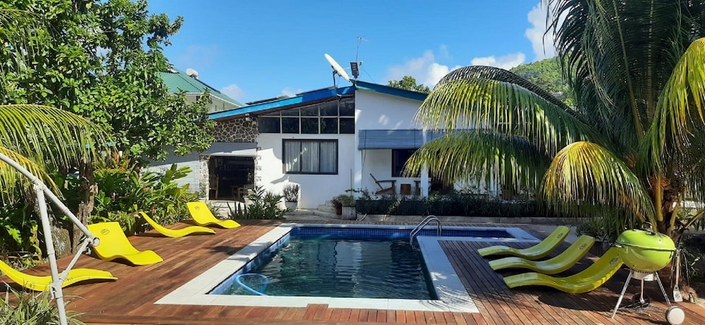 Castaway Lodge