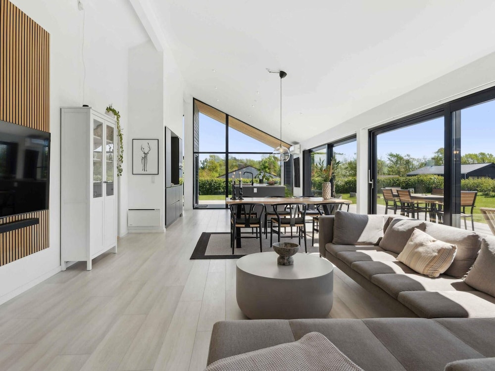 5 Star Holiday Home in Humble