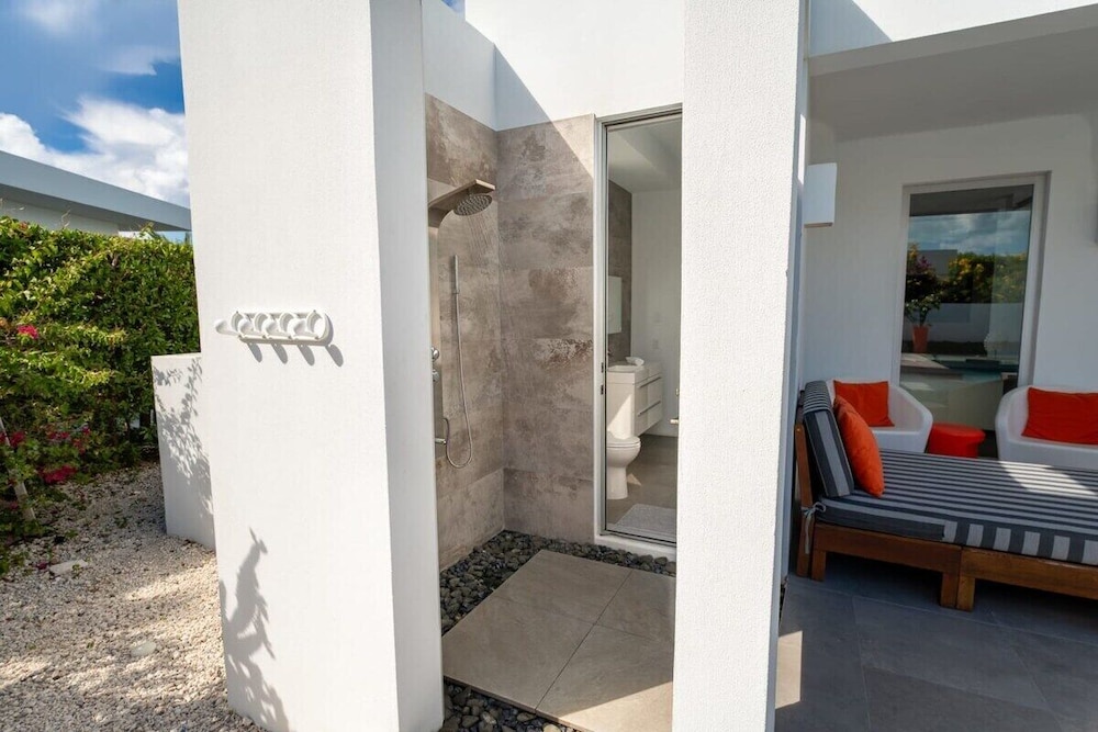2bdr Oceanside Vacation Villa, Hotel Amenities v3
