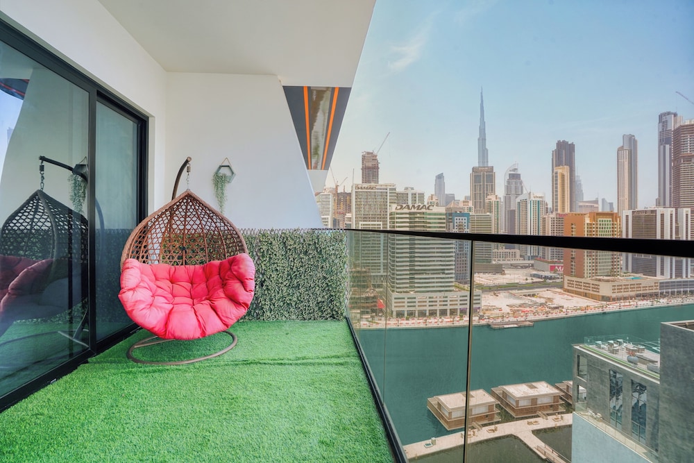 PVH - Exquisite 1BR - Binghatti Canal