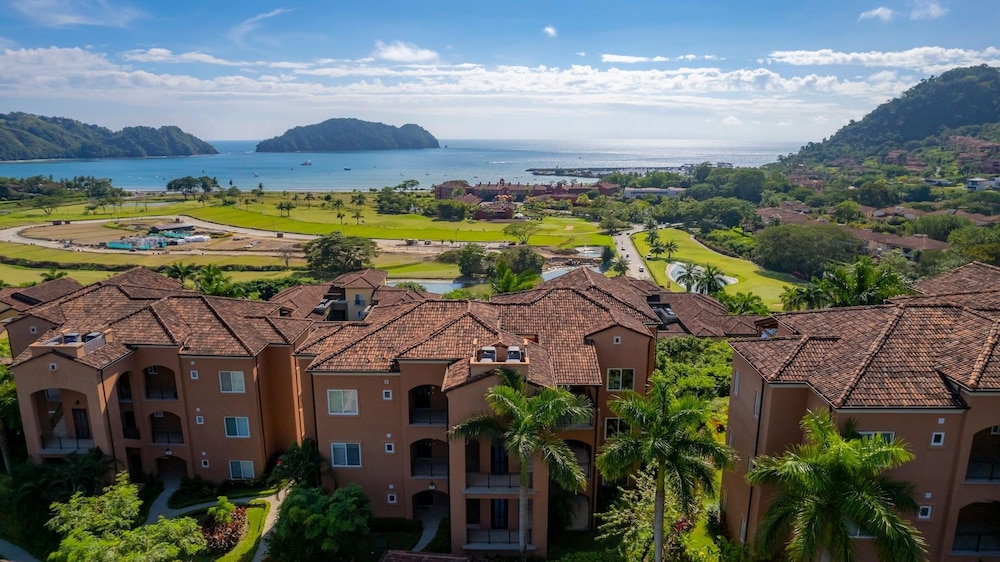 Altavista 5D 3 Bdr 2 bth Ocean View Condo
