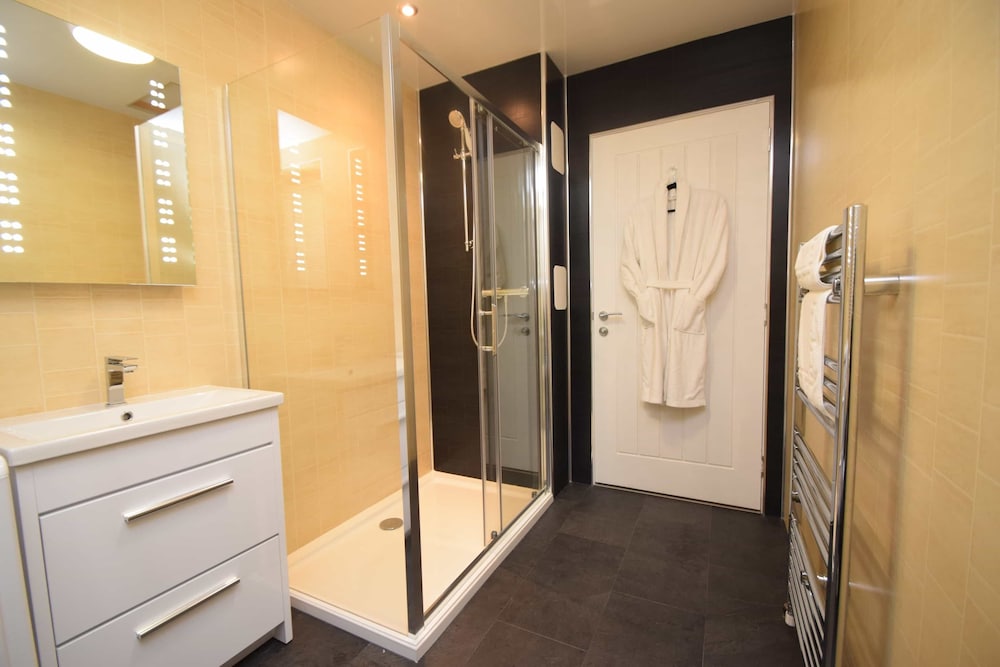 Rosedene Highland House - Emperor Studio Apartment 3 view 2