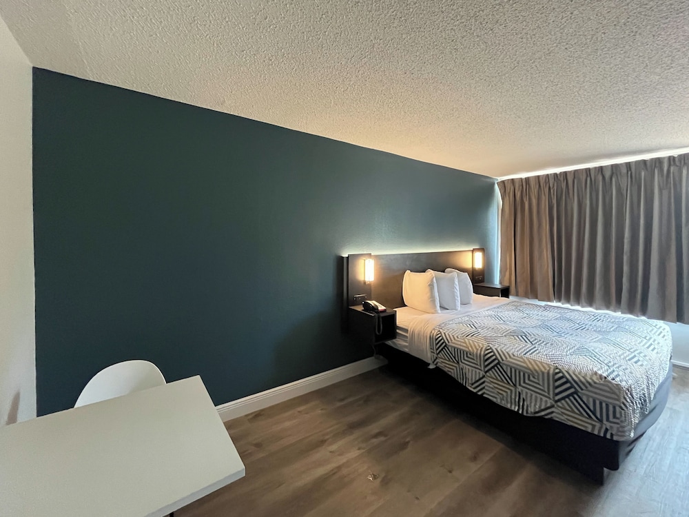 Studio 6 Hammond, LA – I12 – I55 view 2