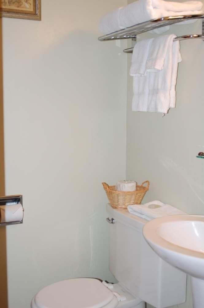 Bishop Vacations - El Rancho Motel - Property Image 90