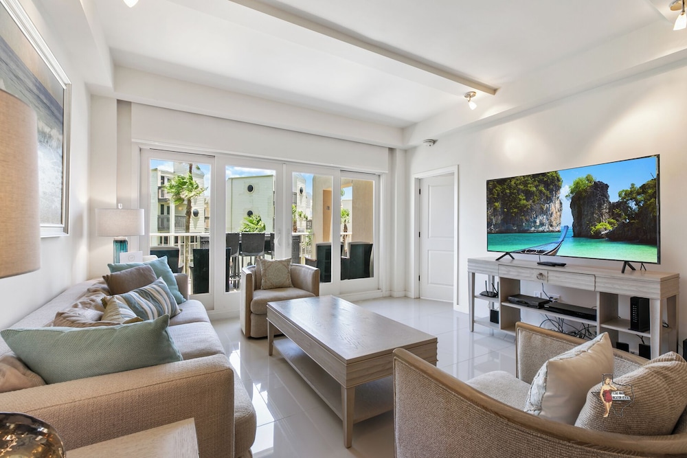 Bahia Mar-Solare Beachfront & Two Pools