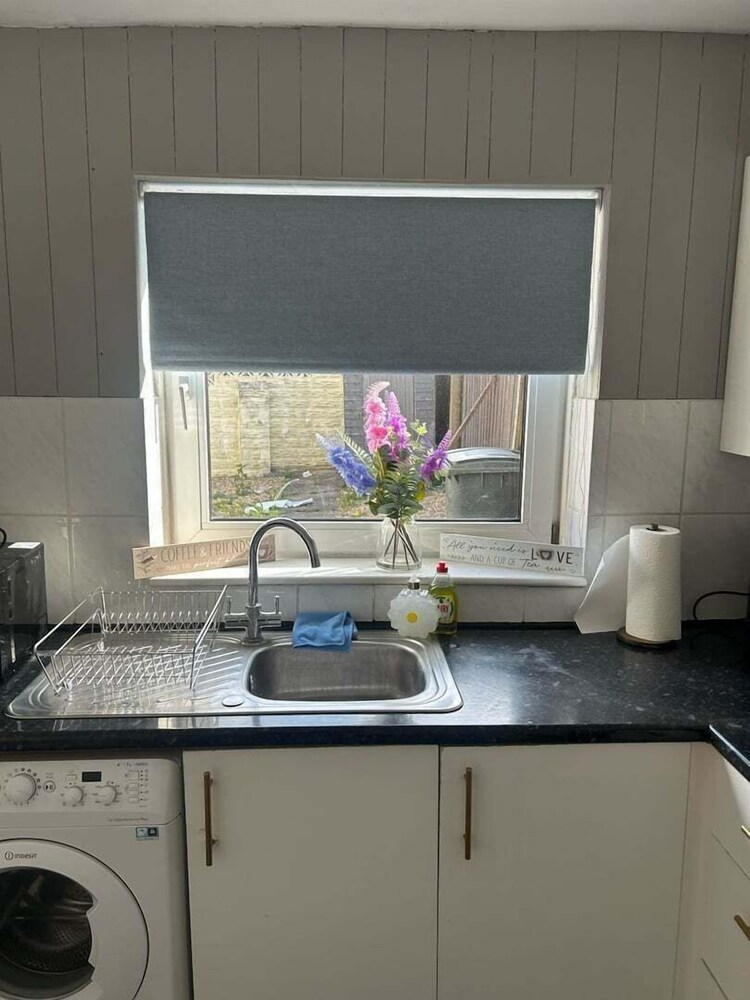 Family & Group Stay 3 Bedroom Swansea Home