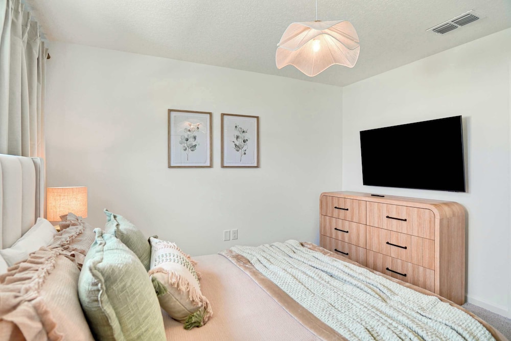 Luxury 7BR Villa, Pool, Spa & Game Room