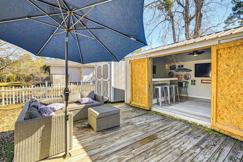 1 Mi to Broadway at the Beach: Home w/ Large Yard!