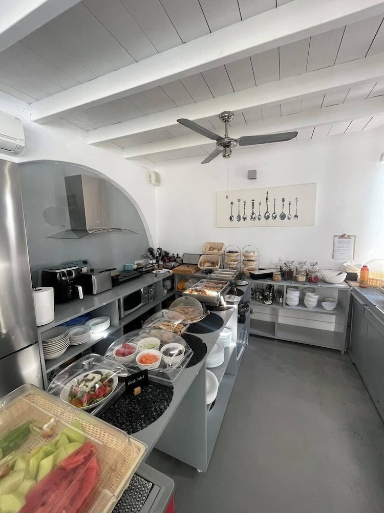 Zoumis Residence