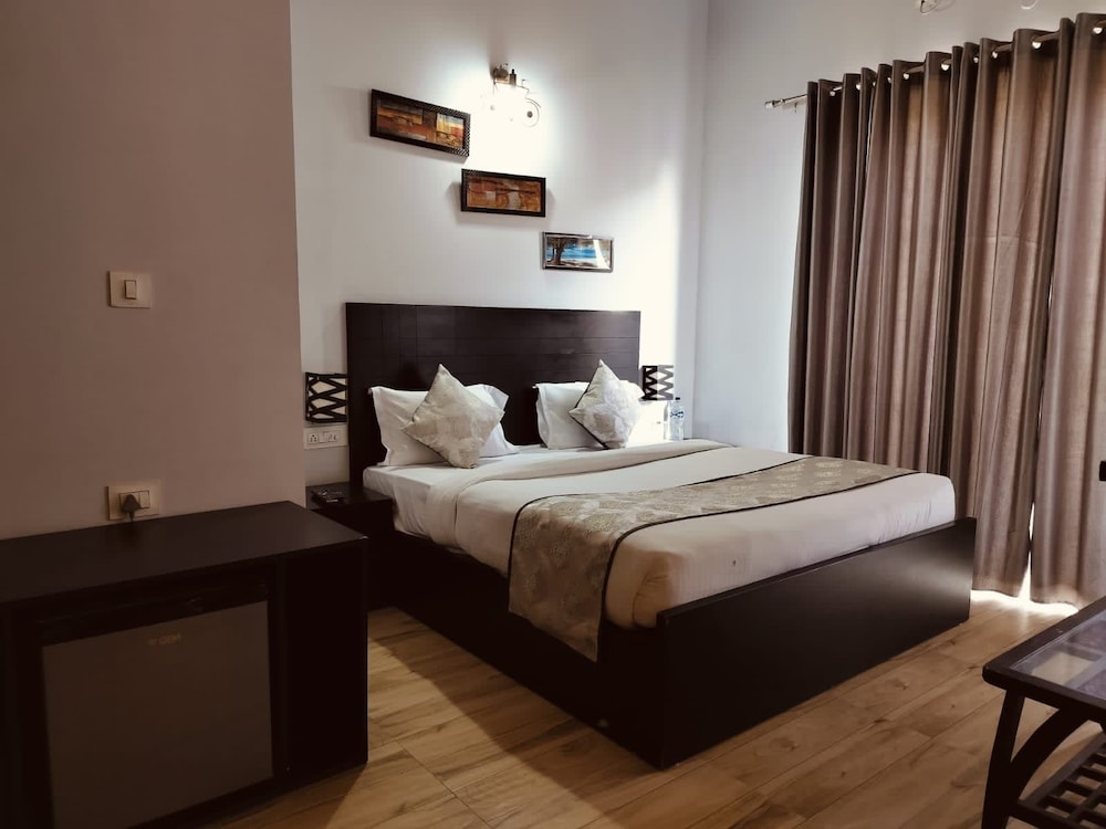 Pearl Suites at Omex Enternity