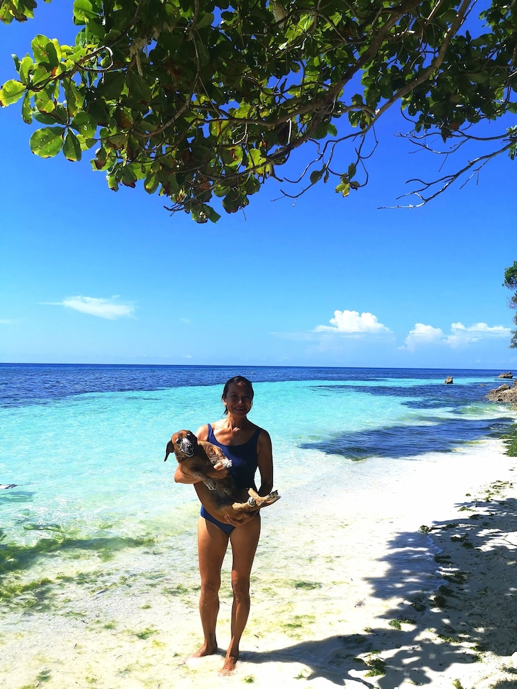 La Pernela Beachfront Resort