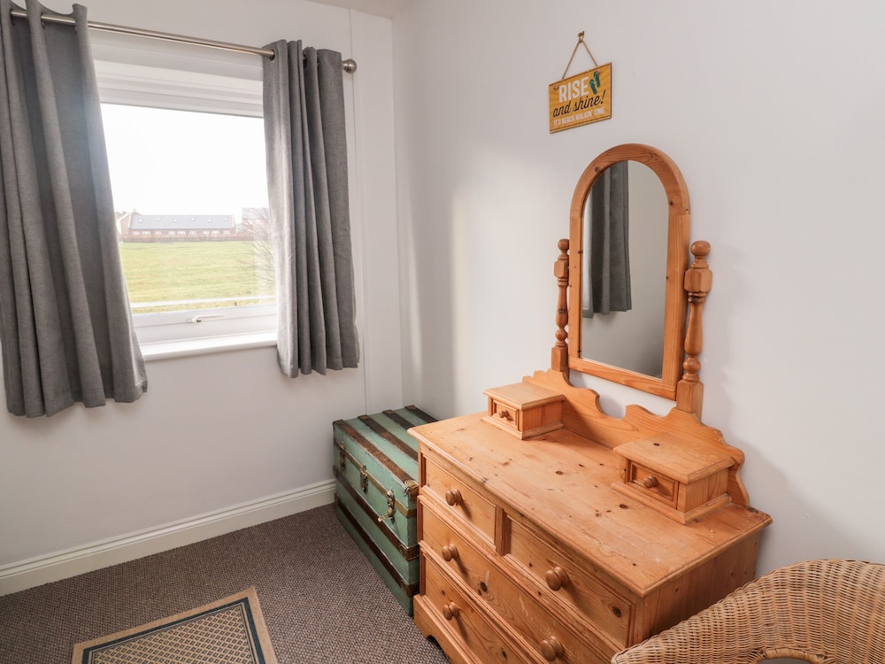 22 Longstone Park