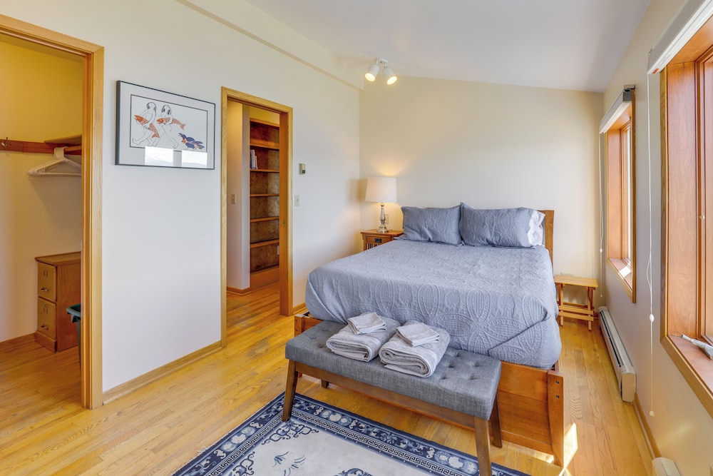 9 Mi to Mendenhall Glacier: Waterfront Juneau Home