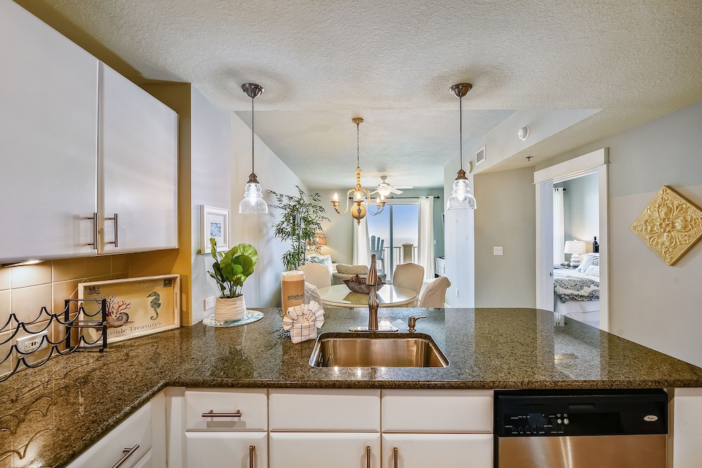 Grand Panama Beach Resort by Book That Condo