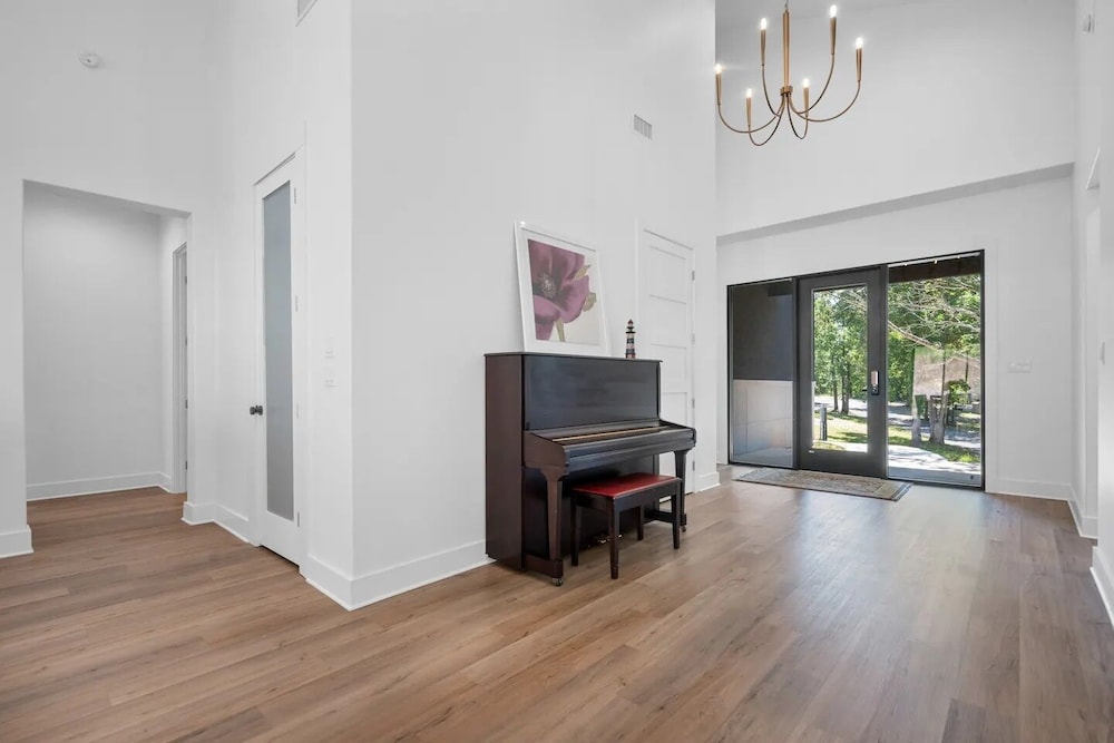 Family Fun House - Pet Friendly- view 4
