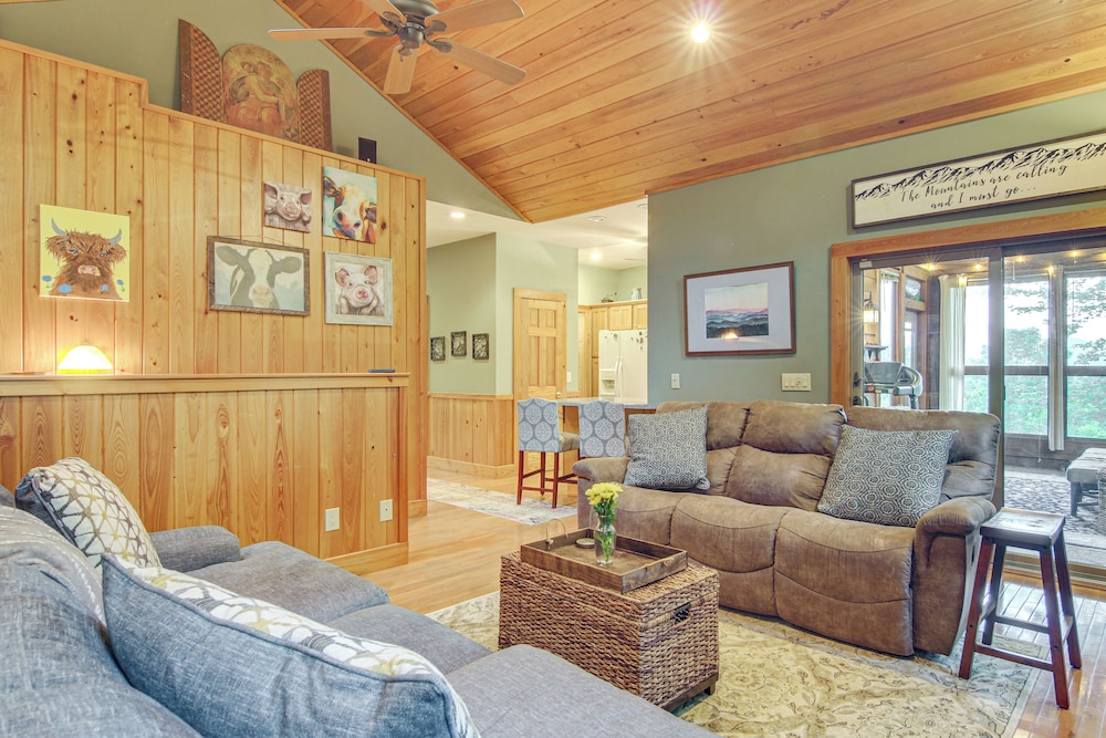 Wraparound Porch w/ Views: Blue Ridge Mtn Gem!