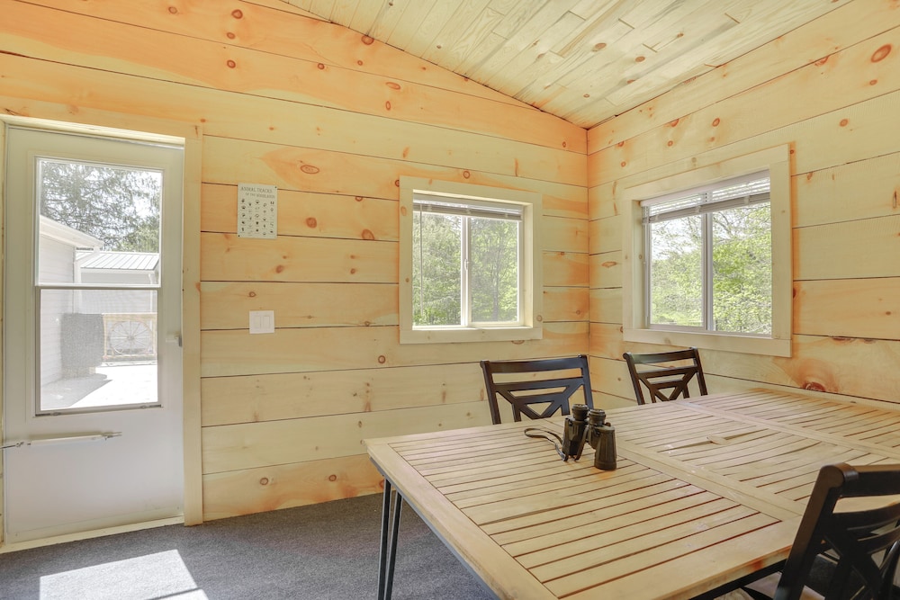 4 Mi to Delaware River: Callicoon Retreat w/ Deck!