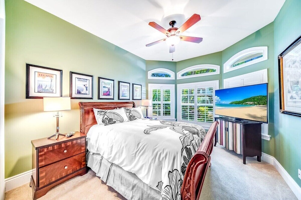 5 Bedroom Luxury Home, Minutes to Las Olas, Shops & Beach - Image 2