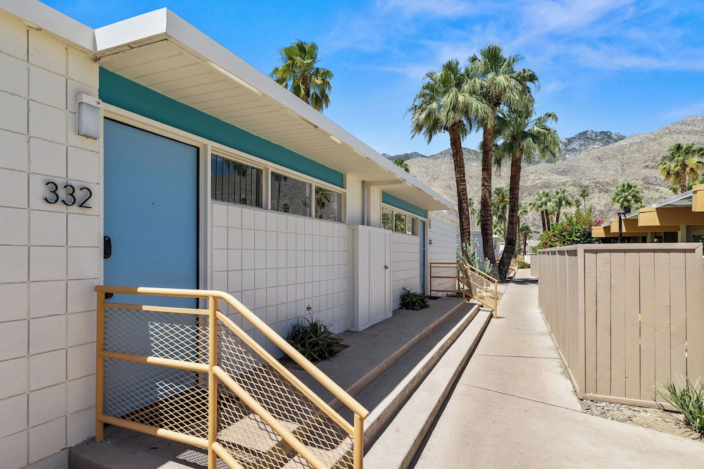 1957 Modern Hideaway