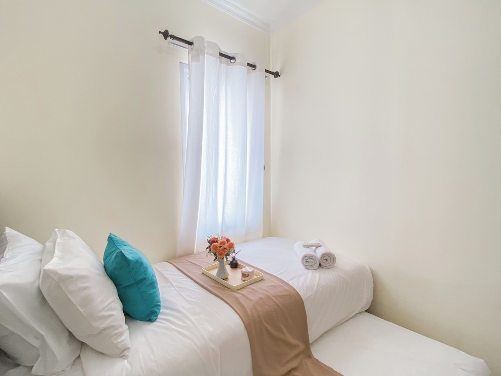 Homey And Modern 2Br At Marina Ancol Apartment