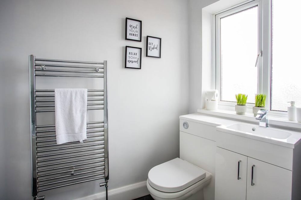Large 3 Bed Apartment-sea Road