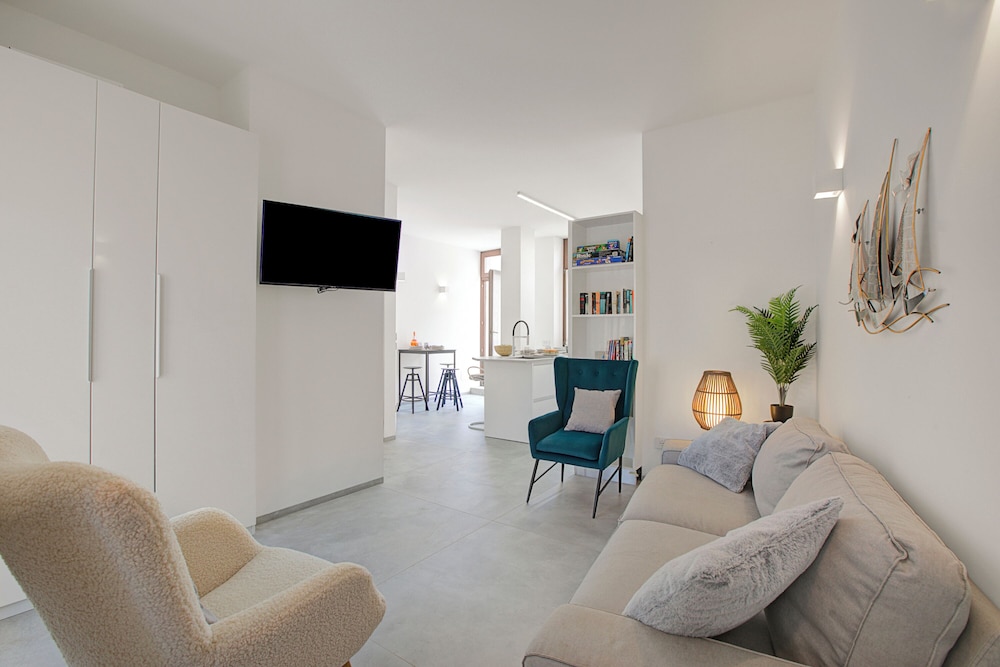 Quiet Oasis In Riva Heart