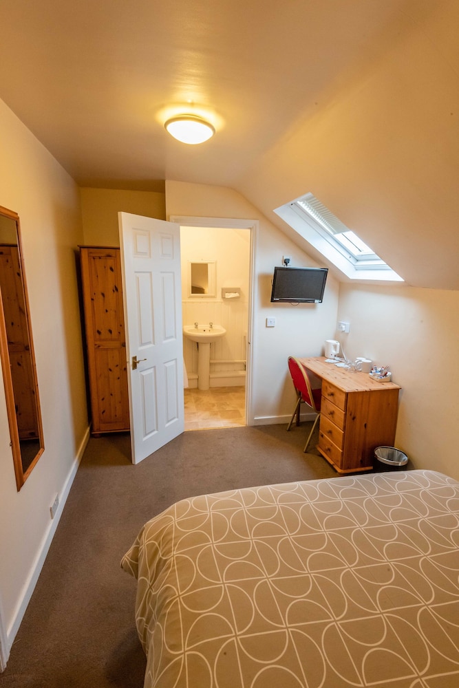 Hartlepool Vacations - Aarondale Guest House - Property Image 2