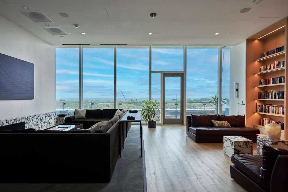 Sky-high Living Lake Views Elite Experience