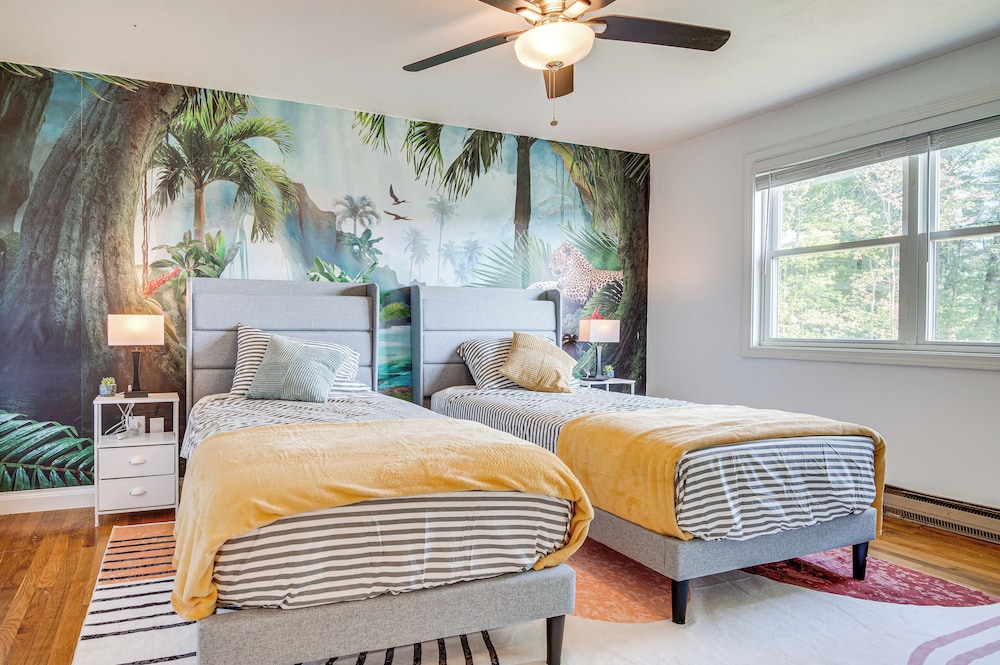 Golf, Hike & Explore: Family Home in Pembroke!