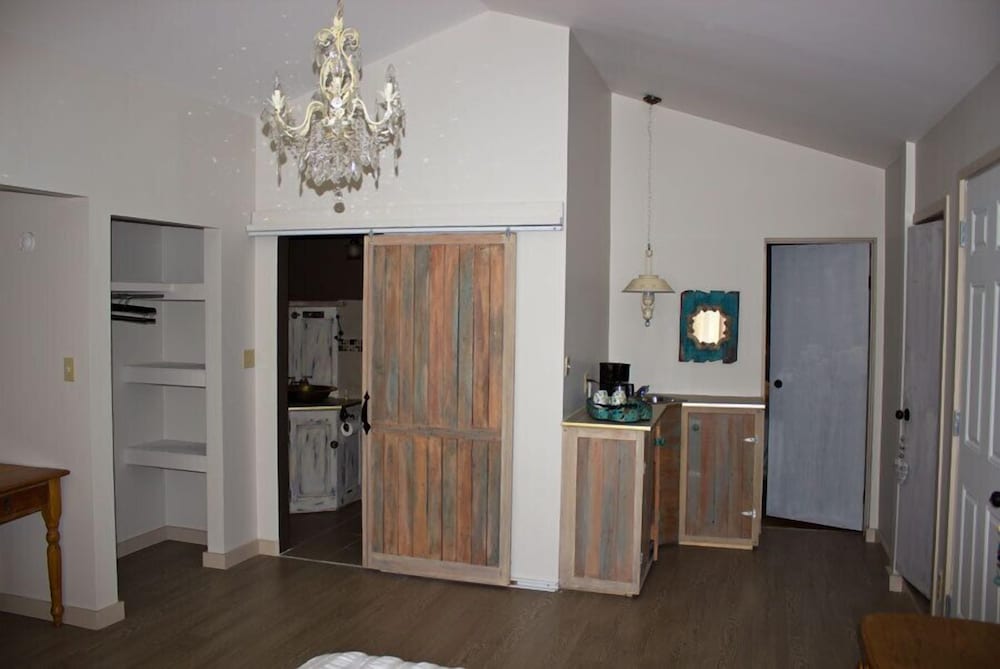 Columbia Gardens Winery and Grape Escape Guesthouse