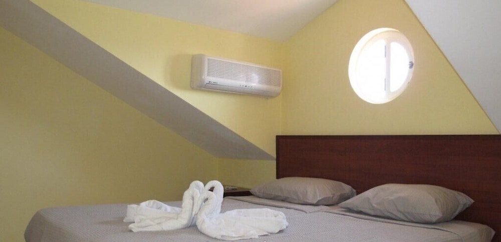 Villa RN4D by JoyLettings view 3
