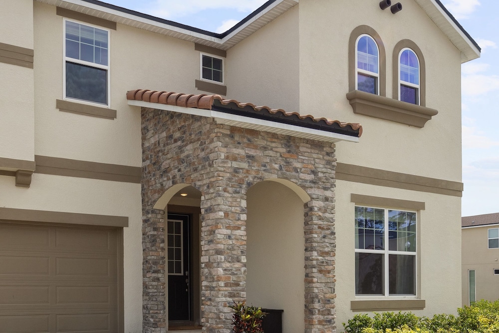 Coconut Breeze Resort Home Near Parks 25 Guests Located in Solara Resort