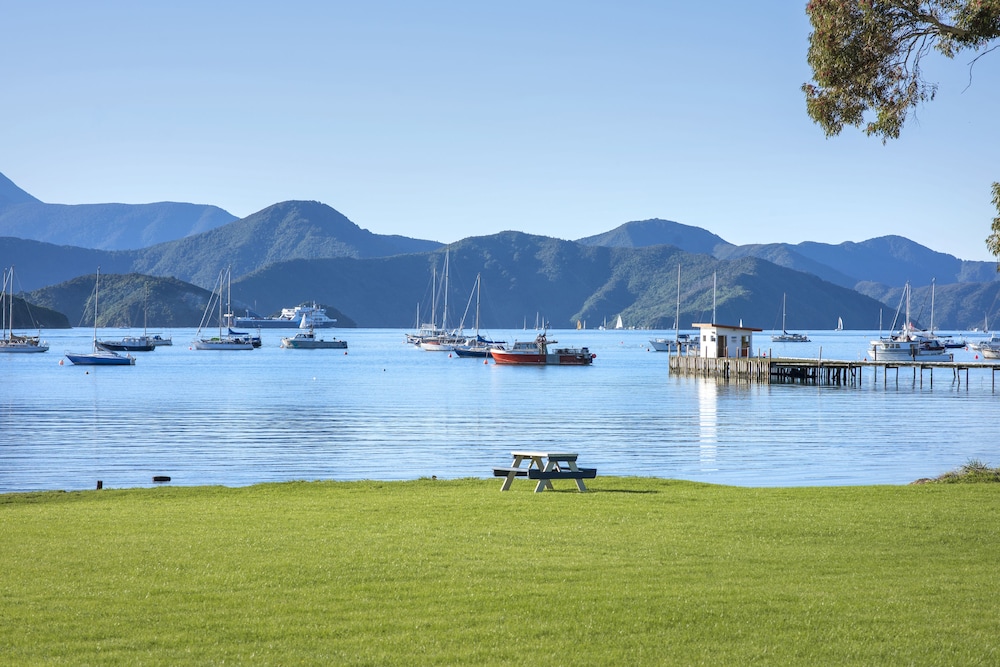 Bay Vista Waterfront Motel Picton