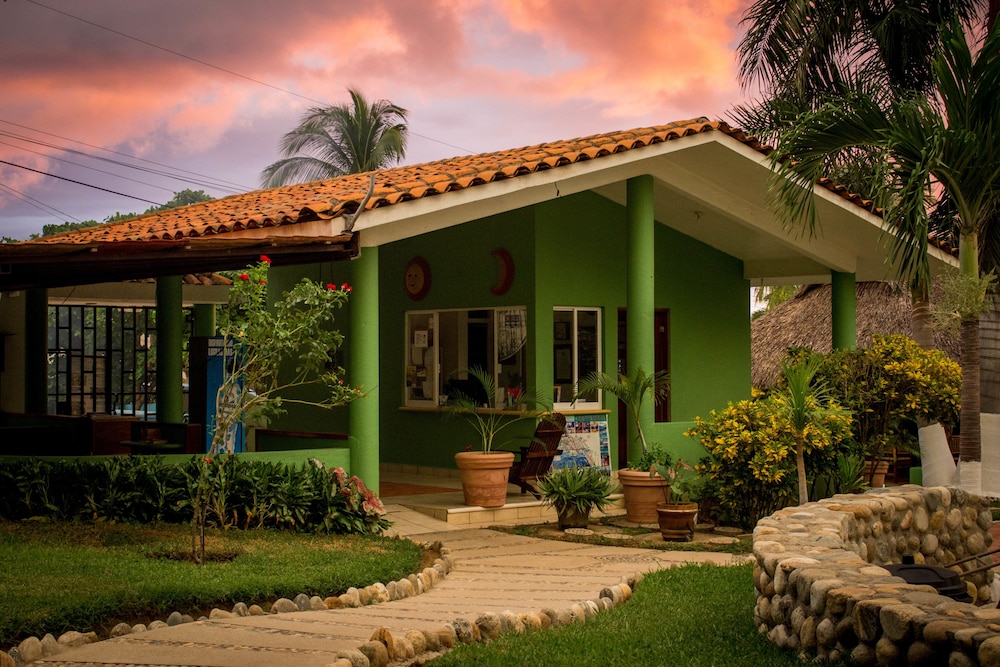 Hotel Suites & Hotel Punta Esmeralda - Image 1