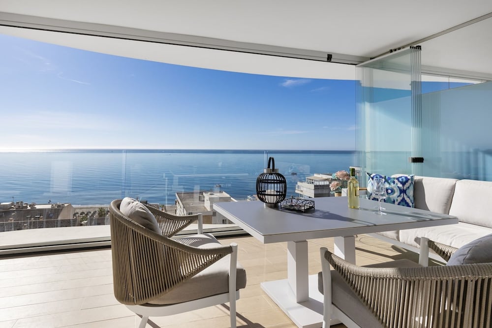 Stunning Seafront Apartment in Carvajal Beach