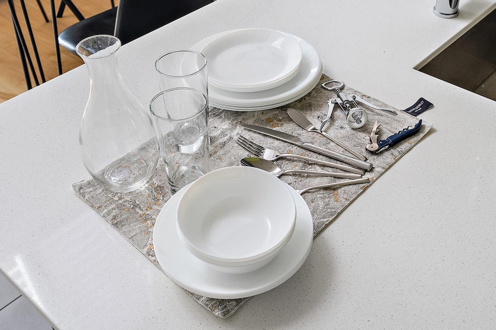 Private Roof top Patio Downtown Metro Frontenac - Image 4