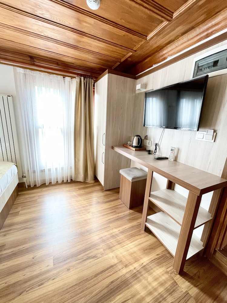 Qonaq Otel - Image 30