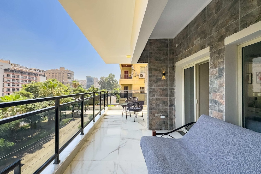 Xuru Stays I The 2bdr Emerald Pearl @ Heart of Heliopolis