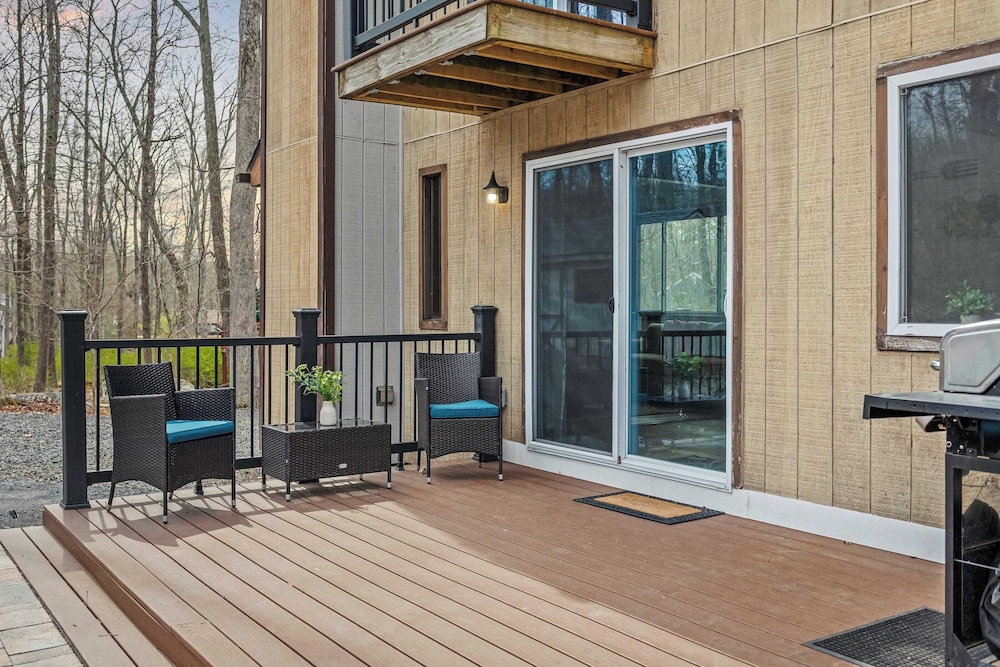 Stylish Renovated Home Open Layout, Coffee Bar + Near Hiking & Waterfalls