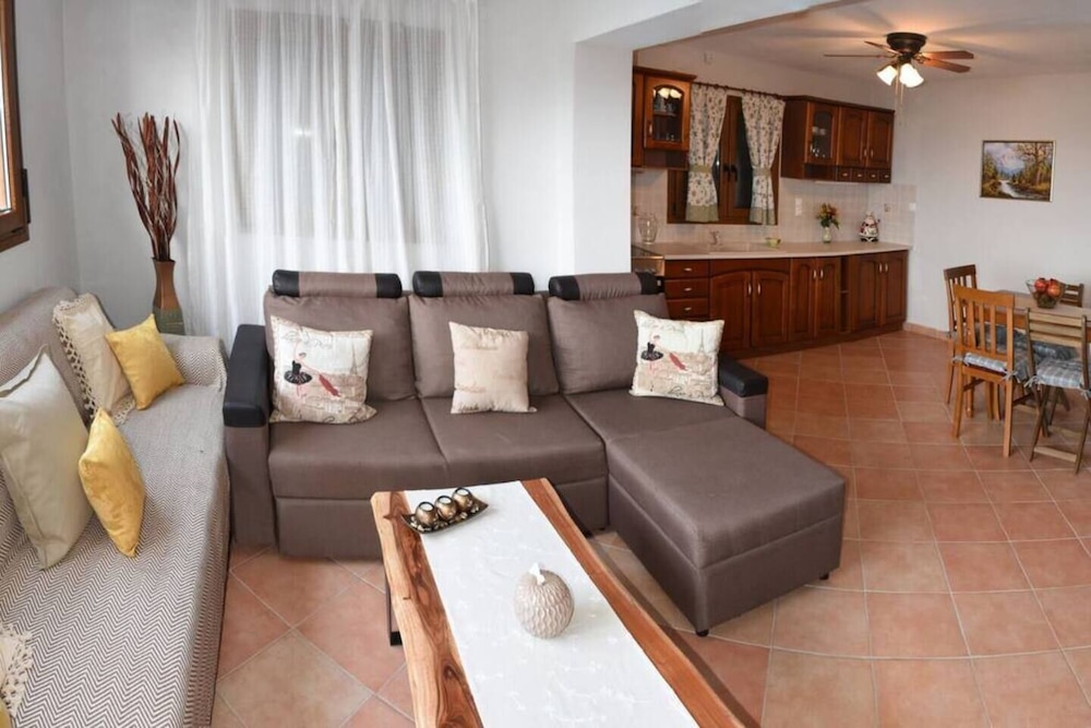 Artemis Apartment with Stunning view view 3