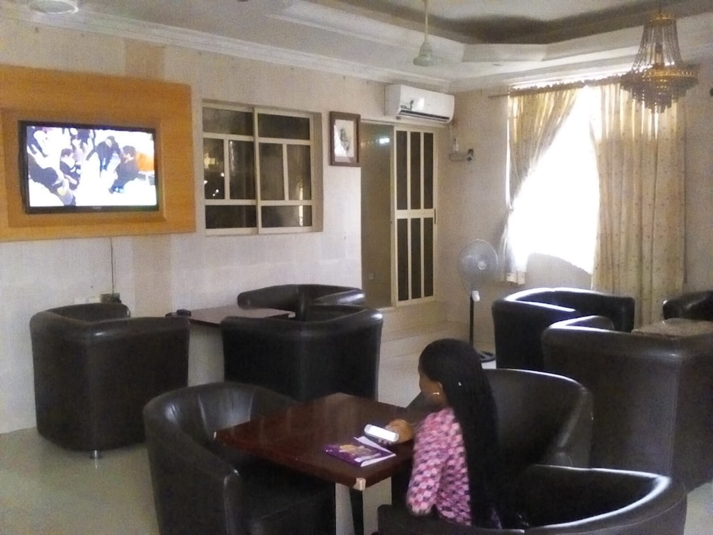 Jerry Cedarwood Guest House view 3
