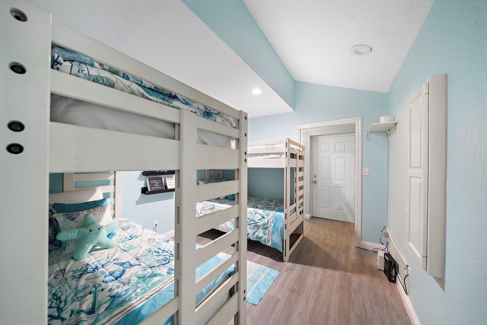 Captain's Manor by Ryson Vacation Rentals