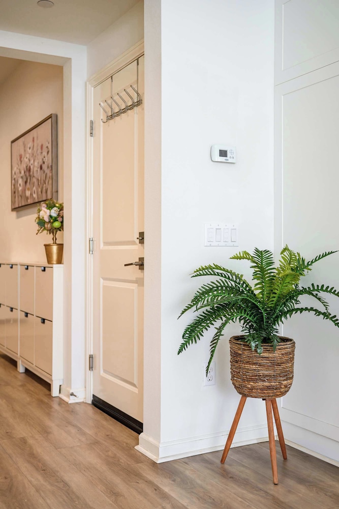 Stylish 3BR Irvine Oasis Family Friendly w Garage