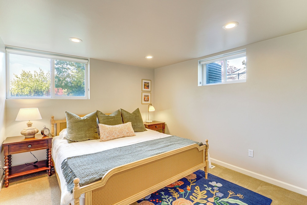 5 Mi to Hogle Zoo: Modern Retreat w/ Spacious Yard, photo 3