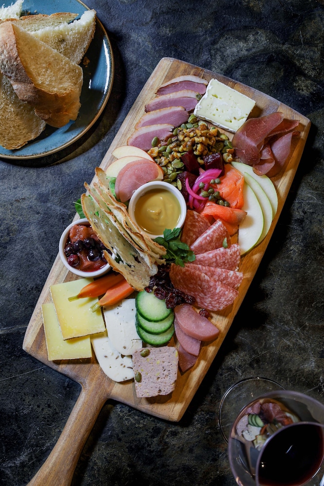 Storm Mountain Lodge Cabins & Dining